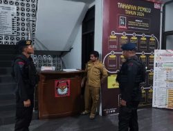 Brimob Patroli ke KPU dan Bawaslu Balikpapan