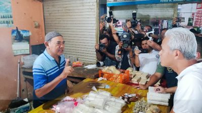 Ganjar Pranowo Dengarkan Curhatan Pedagang di Pasar Baru Balikpapan