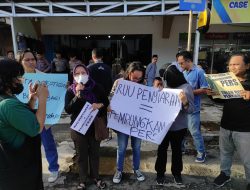 Tolak UU Penyiaran, Jurnalis di Bontang Lakukan Aksi Demonstrasi