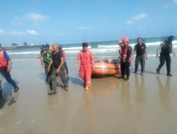 Anak 13 Tahun Hilang Diduga Tenggelam di Pantai Monpera Balikpapan, Petugas Lakukan Pencarian
