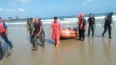 Anak 13 Tahun Hilang Diduga Tenggelam di Pantai Monpera Balikpapan, Petugas Lakukan Pencarian