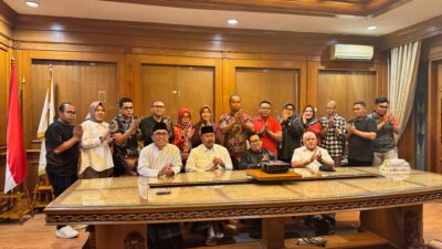 Edi Damansyah Memberikan Pernyataan Menerima Putusan MK Didampingi oleh Rendi Solihin