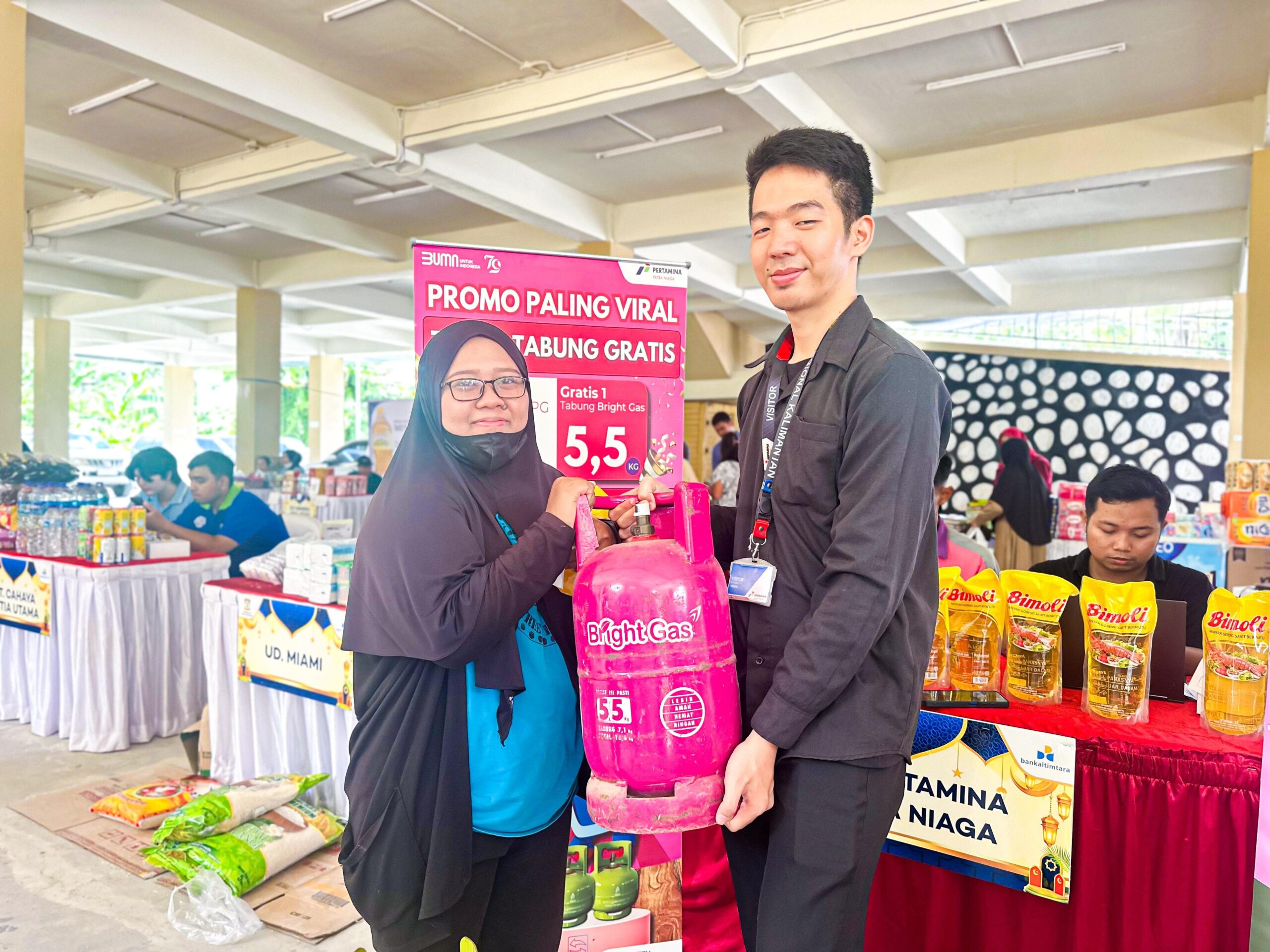 PT Pertamina Patra Niaga saat menggelar program promo "Tukang Tabung Pasar Murah" di Balikpapan