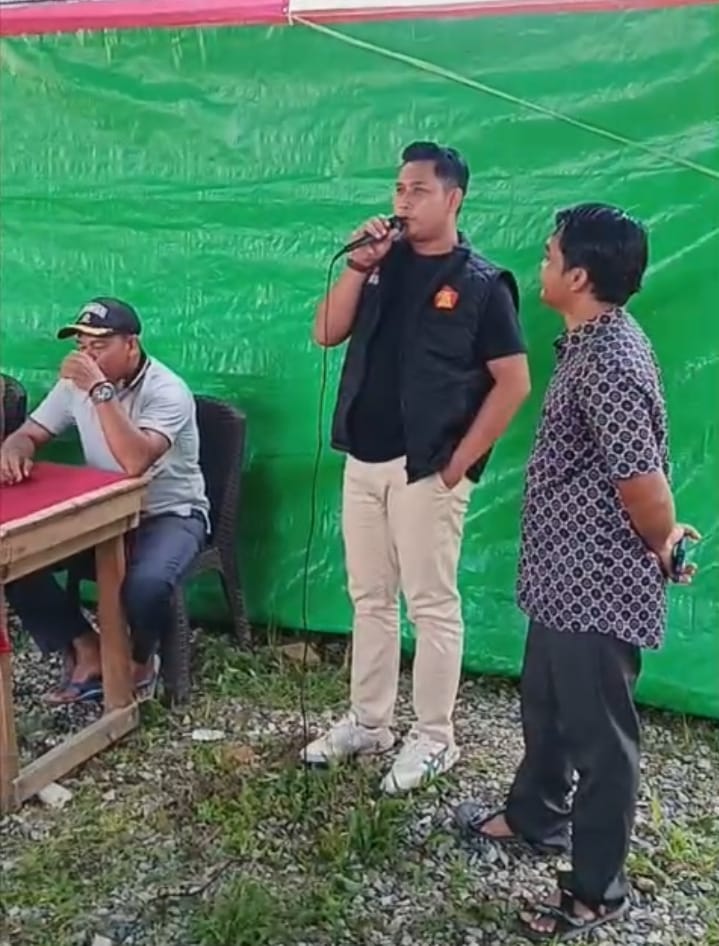Anggota DPRD Penajam Paser Utara (PPU) Dapil Sepaku, Abdul Wahid saat mendengarkan aspirasi masyarakat Desa Wonosari.