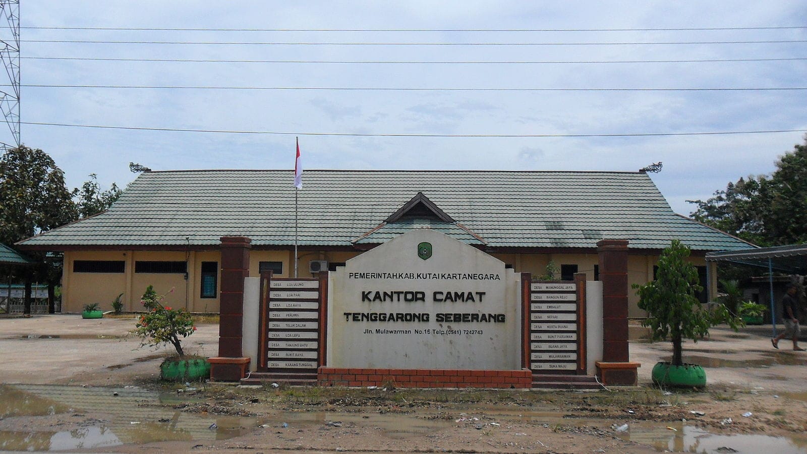 Kantor Kecamatan Tenggarong Seberang.