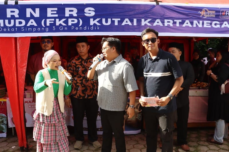 Wakil Bupati Kutai Kartanegara, Rendi Solihin saat Takjil War.