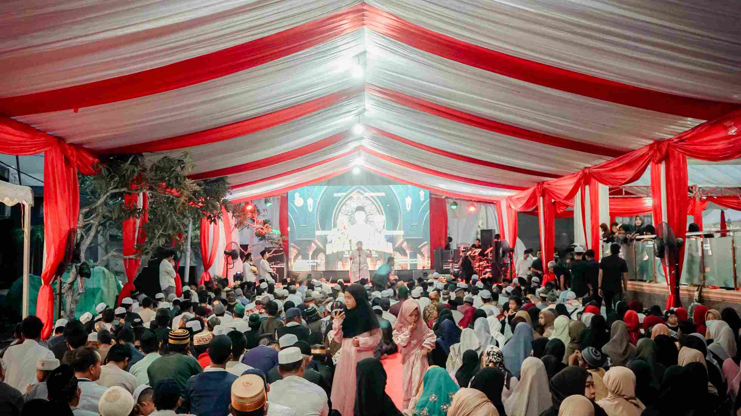 Ribuan Warga Hadir dalam Acara Buka Puasa dan Tarawih Bersama di Kediaman Wakil Bupati Kukar