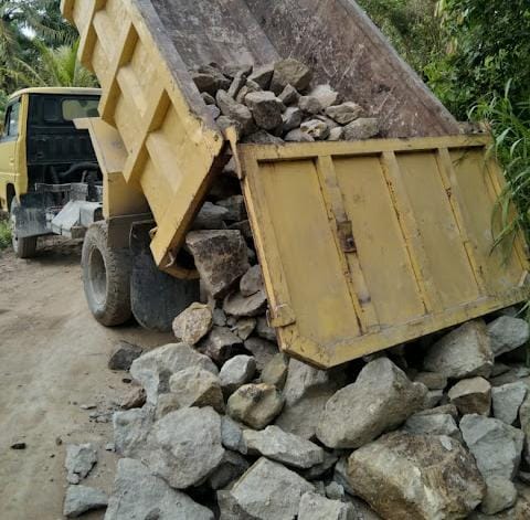 Ilustrasi tambang batu padas.