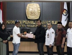 KPU Kota Balikpapan Serahkan Santunan bagi Badan Adhoc yang Alami Kecelakaan Kerja dan Meninggal Saat Bertugas