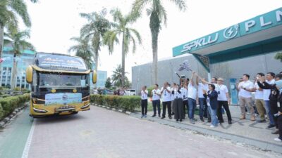 Suasana pelepasan peserta mudik oleh PT PLN (Persero) UID Kaltimra, di mana 700 pemudik diberangkatkan untuk kembali ke kampung halaman dalam rangka menyambut Idul Fitri 1446 H.