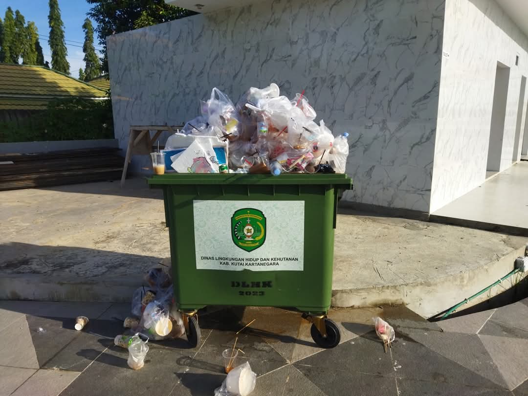 Ilustrasi- Sampah saat Hari Raya Idulfitri 1446 H.