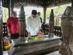 Mengunjungi Sang Inspirator, Aulia Rahman Basri Ziarah ke Makam Bupati Legendaris Syaukani HR