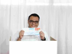Aulia Rahman Basri Nyoblos di TPS 001 Kota Bangun Ilir, Tegaskan Komitmen Jaga Kondusifitas Kukar