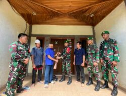 Warga Apauping Serahkan Sukarela Senjata Api Rakitan kepada Satgas Pamtas RI–Malaysia Yonzipur 8/SMG