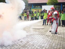 Peringati Hari Kesiapsiagaan Bencana, Kilang Pertamina Balikpapan Latih Ratusan Murid SD Hadapi Kebakaran