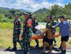 Satgas Pamtas Yonzipur 8/SMG Evakuasi Warga Sakit dari Pedalaman Malinau ke RSUD untuk Penanganan Medis