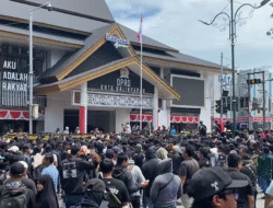 Ratusan Massa Geruduk DPRD Balikpapan, Soroti Tunjangan Dewan dan Kenaikan PBB