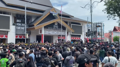 Ratusan Massa Geruduk DPRD Balikpapan, Soroti Tunjangan Dewan dan Kenaikan PBB