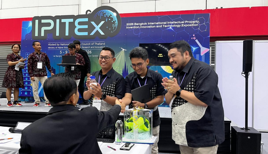 Inovasi produksi Pertadex mengantarkan PT KPI Unit Balikpapan meraih Golden Medal IPITEX 2026 pada pameran inovasi internasional di BITEC Bangkok.