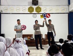 Datangi Sekolah, Polantas Polda Kaltim Ajak Siswa Kenal Rambu dan Aturan Jalan Raya