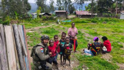Satgas Damai Cartenz Bawa Layanan Kesehatan Keliling ke Kampung-kampung Sugapa