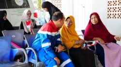 Sejenak Tinggalkan Rutinitas, Pertamina RU V Balikpapan Berbagi Kehangatan di Panti Jompo