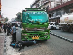 Rem Truk Diduga Blong di Turunan Rapak, Motor dari Arah Berlawanan Ditabrak