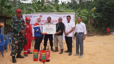 Permukiman Padat dan Akses Sempit, Pertamina Patra Niaga Latih Warga Batu Ampar Hadapi Kebakaran