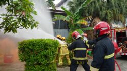 Pertamina Latih Warga Baru Ilir Hadapi Kebakaran, dari Lapor hingga Evakuasi